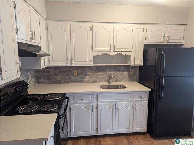 Foto del edificio - 111 E 3rd St