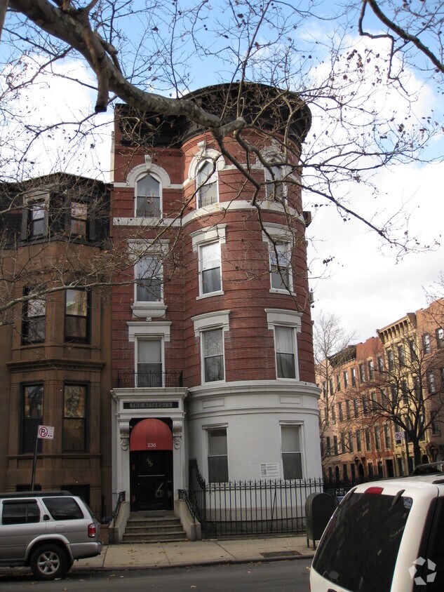 Building Photo - 236 6th Ave