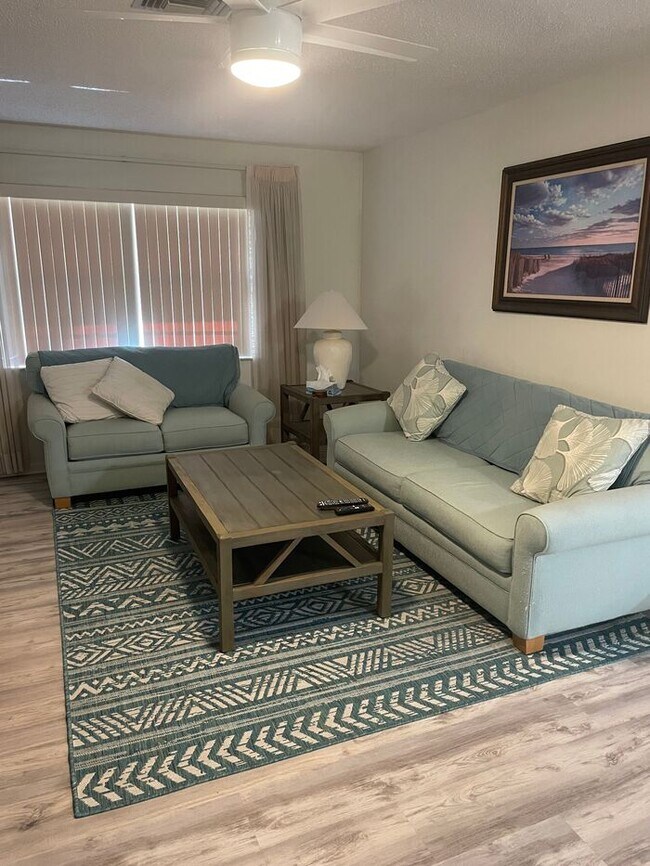 Foto del edificio - Fully Furnished Golf Course Villa