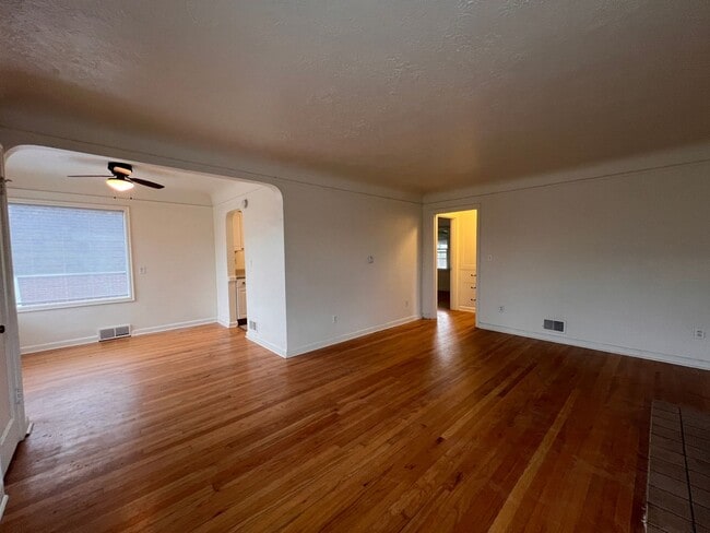 Building Photo - APPLICATION PENDING - Charming Two Bedroom...
