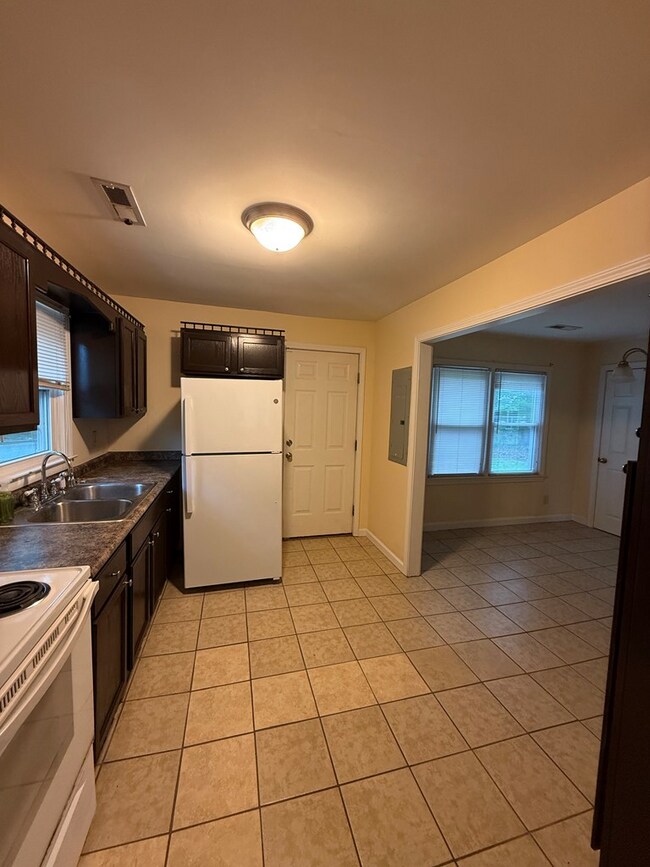 Building Photo - 227 Cuttino Rd
