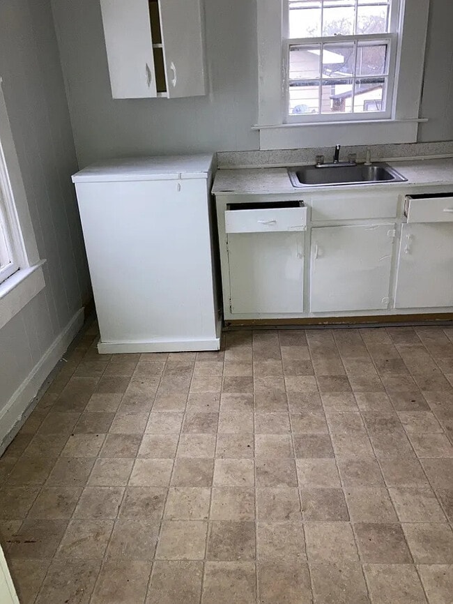 Building Photo - 1 Bedroom 1 Bathroom