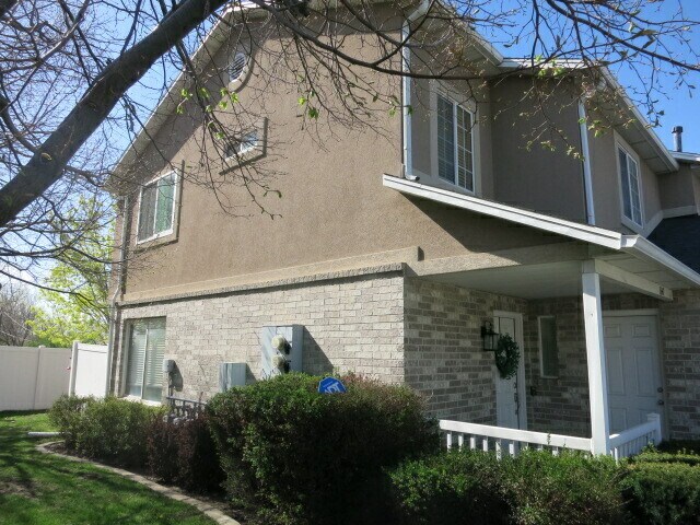 Primary Photo - 1647 N Aliwood Way W