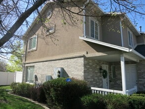Building Photo - 1647 N Aliwood Way W