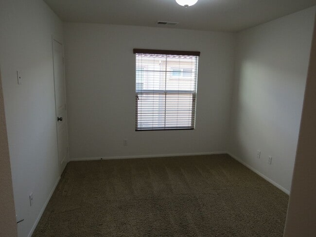 Building Photo - Rancho Coronado / Discovery Hills San Marcos Townhome- CSUSM Close