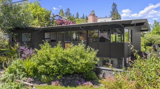 Foto del edificio - Marvelous Mid-Century Modern Seward Park H...