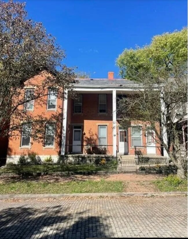 Building Photo - 90 E Lincoln St