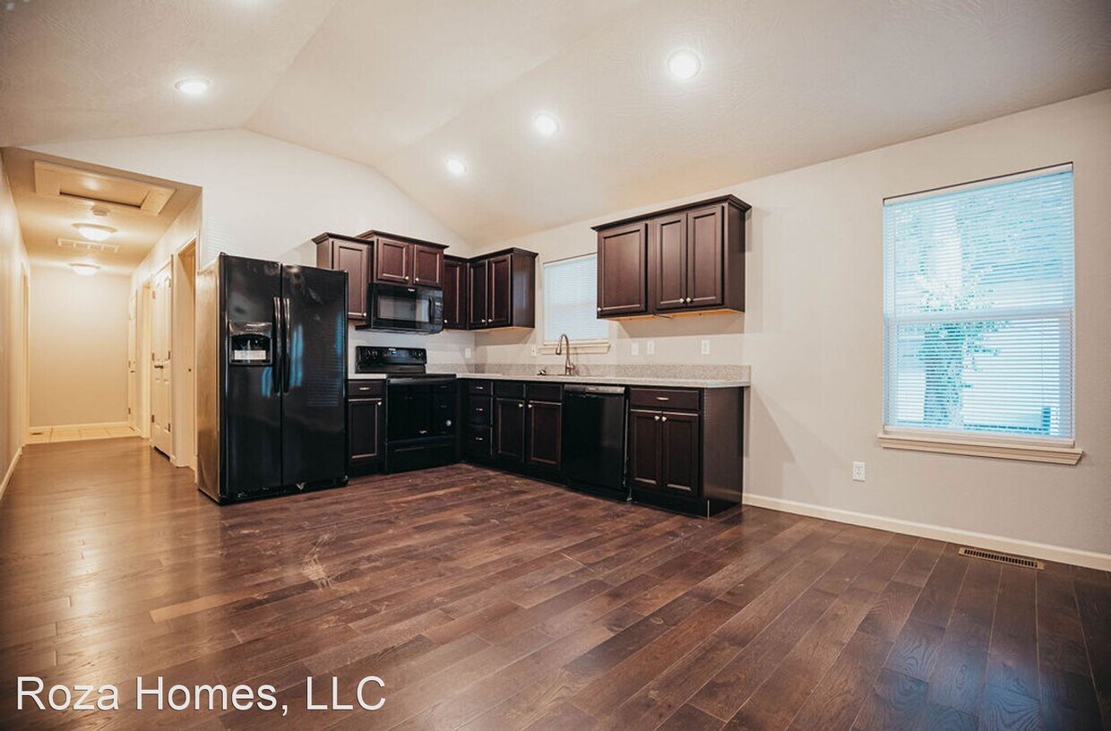 Foto principal - 4 br, 2 bath House - 711 E Delmar