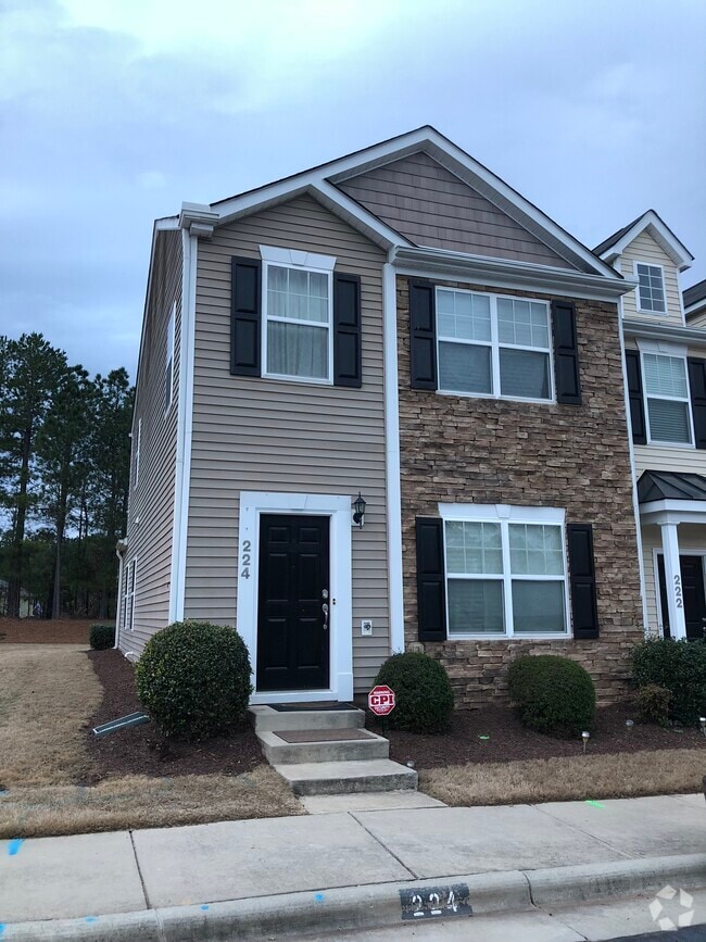 Front entrance - 224 Hampshire Downs Dr