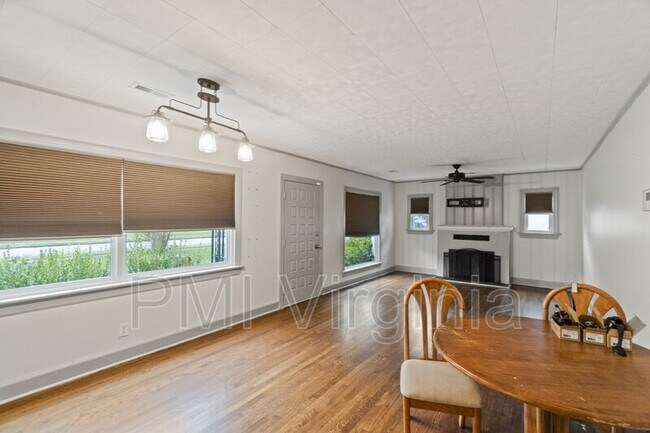 Building Photo - 862 Burksdale Rd