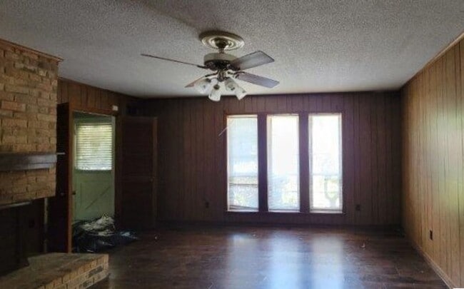 Building Photo - BELOW MARKET RENT!