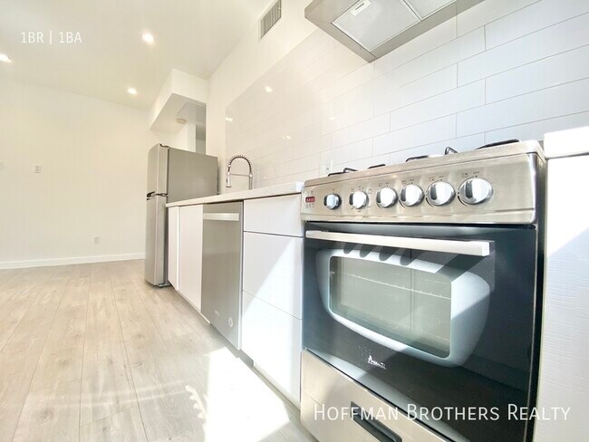 Building Photo - 425 N Coronado St