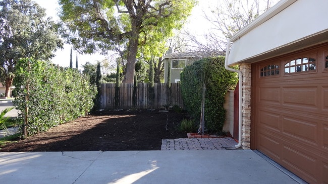 Building Photo - 12913 Winthrop Ave