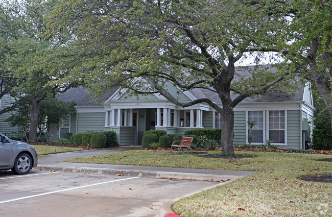 Foto del edificio - Crystal Creek Apartments