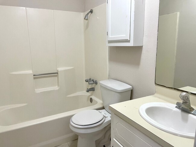 Building Photo - 6905 Sun Dr