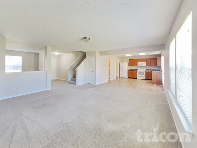 Building Photo - 5632 N Jefferson Dr