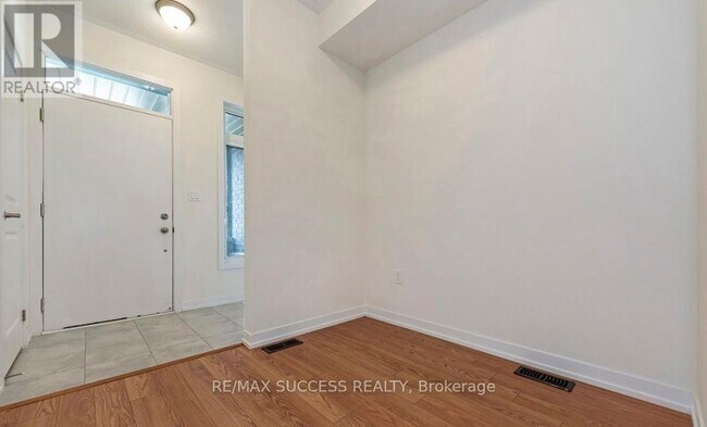 Photo du bâtiment - 1538 Wellwood Terrace