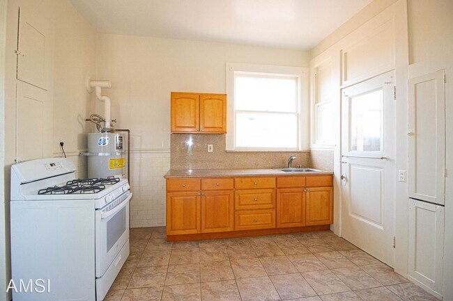 Foto del edificio - 3 br, 1 bath House - 1005 Lincoln Way