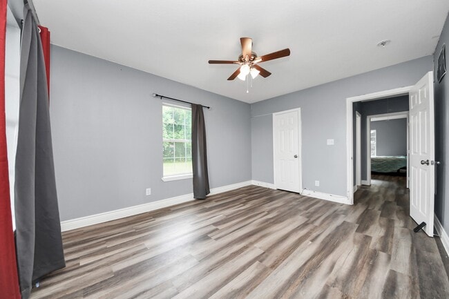 Building Photo - 221 3rd St N