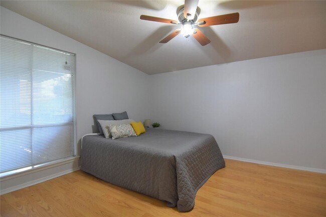 Foto del edificio - 2627 Douglas Ave