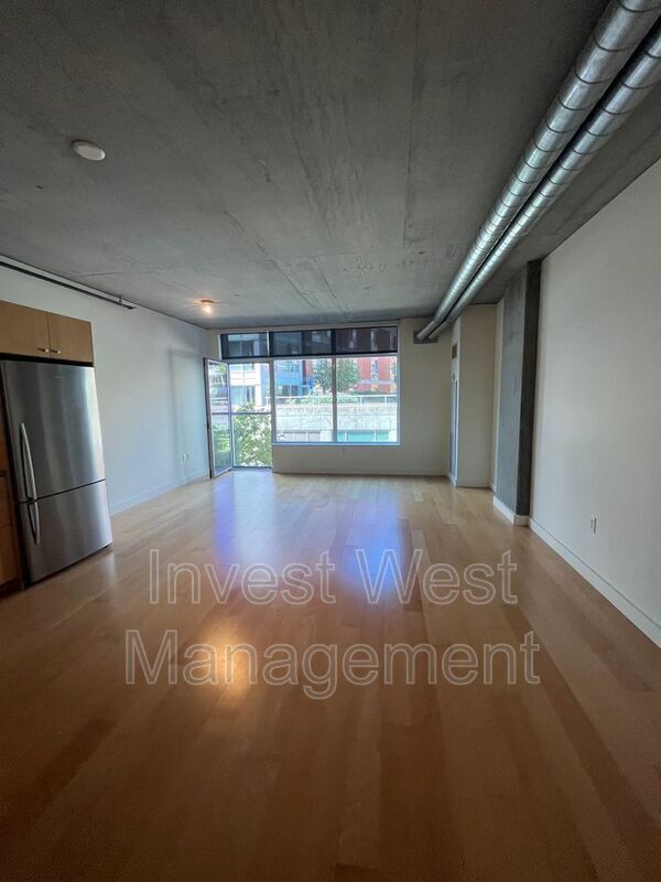 Foto del edificio - 1926 W Burnside St