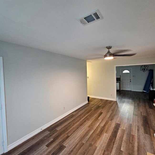 Building Photo - 7009 Lavender St