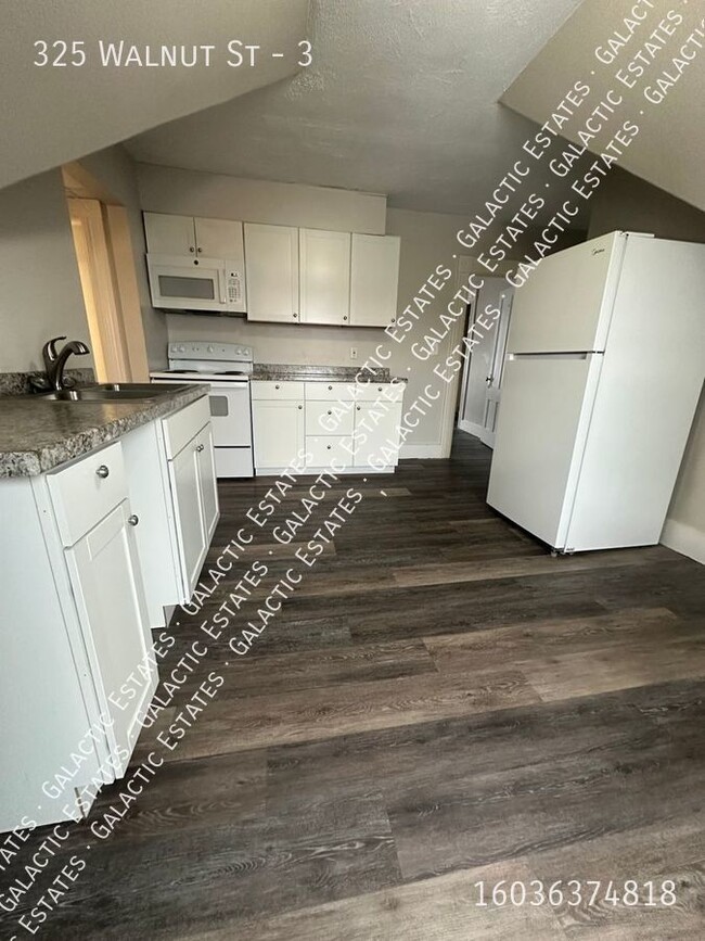 Building Photo - Renovated 2 bedroom 1 bathroom with heat, ...