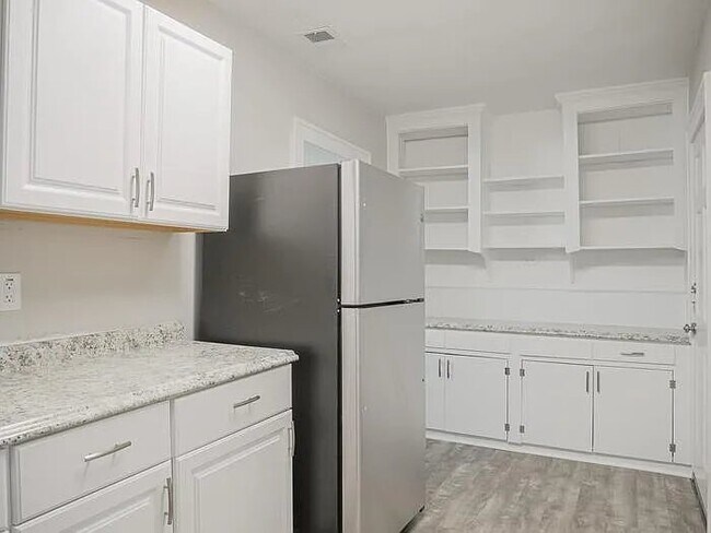 Foto del edificio - 2661 Harvey Ave