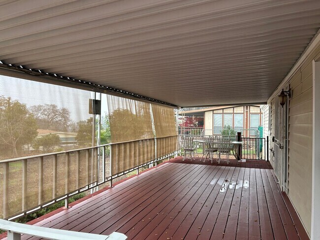 Foto del edificio - 8 Bass Ct