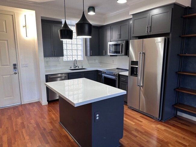 Building Photo - Gorgeous Modern 2 Bedroom 2 Bath Condo in San Jose's Japantown!