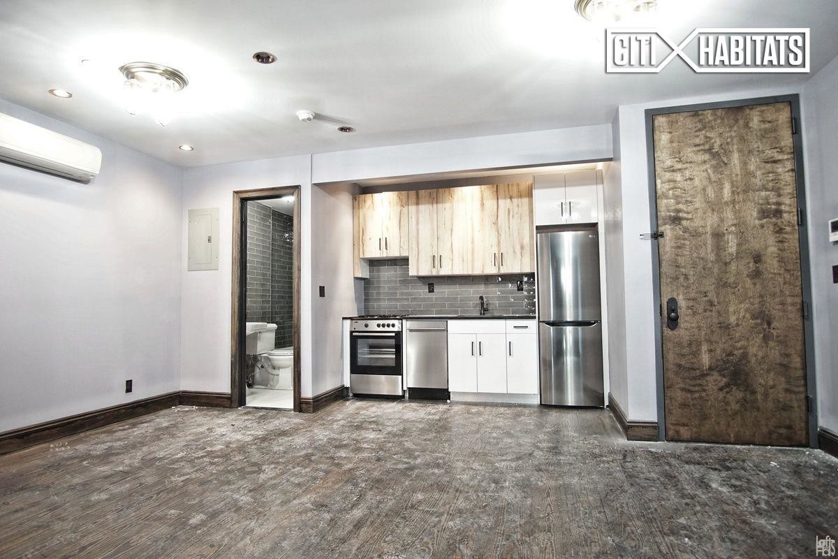 Primary Photo - 1140 Bushwick Ave