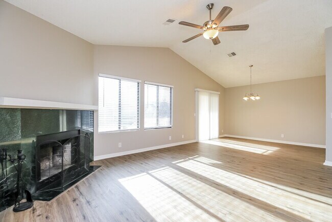 Foto del edificio - 921 S Val Vista Dr