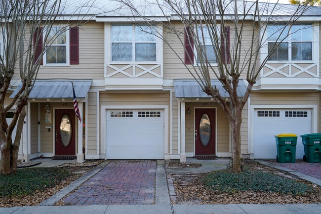 Foto del edificio - 437 Twin Lakes Ln