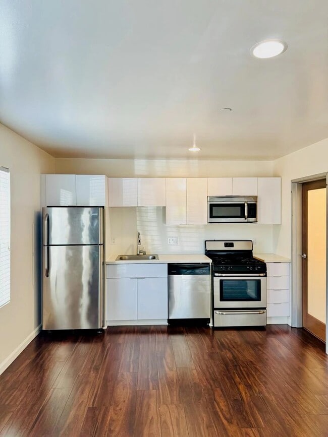 Interior Photo - 309 S. Berendo Avenue,