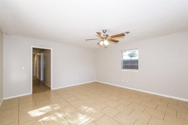 Building Photo - 621 Juniper Ave