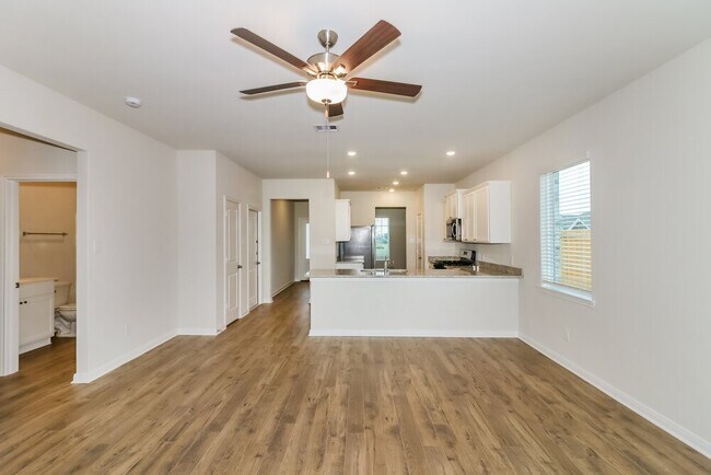 Building Photo - 401 Sunny Highlands Dr