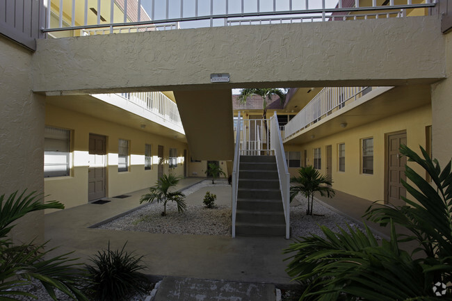 Complejo - Fillmore Gardens Apartments