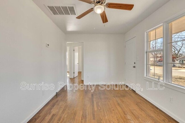 Building Photo - 4908 S Stiles Ave