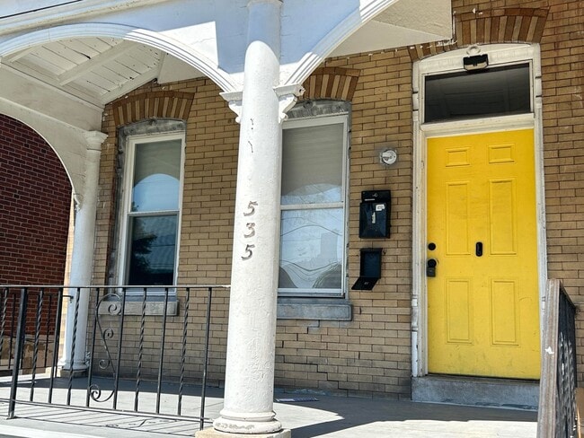 Building Photo - 535 George St