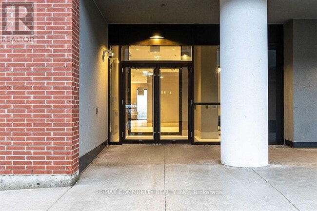 Building Photo - 2550 Simcoe St N