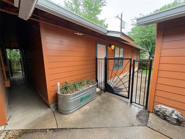 Building Photo - 1011 Chesapeake Dr