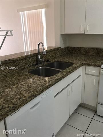 Building Photo - 2 br, 1 bath Apartment - BONITA VILLAS CONDO
