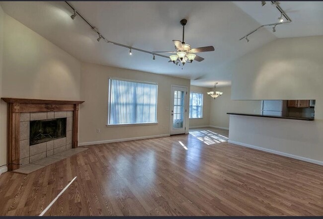 Building Photo - 4 Bed/2 Bath with 2 car garage home in Killearn Acres