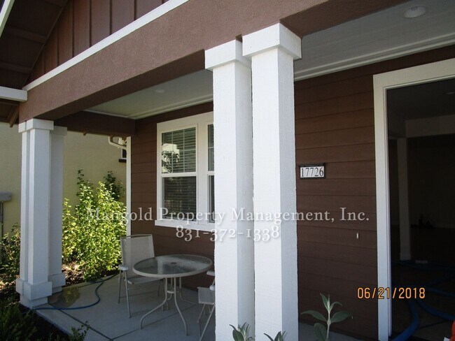 Building Photo - Spacious Two Story 3 Bed 2 Bath Home Locat...