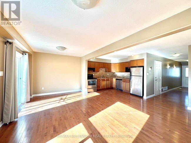 Building Photo - 88 Warman St