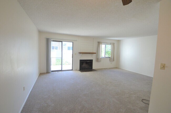 Building Photo - 3Bd/2.5Ba Lafayette Townhome Available Now
