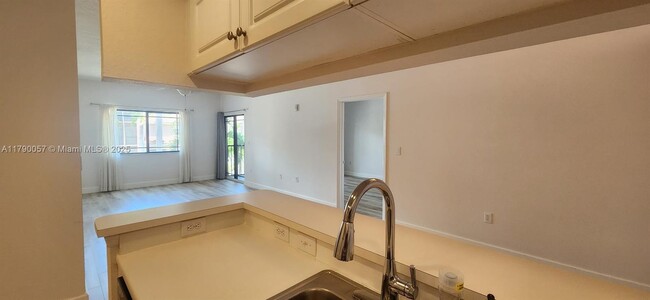 Building Photo - 2804 Sarento Pl