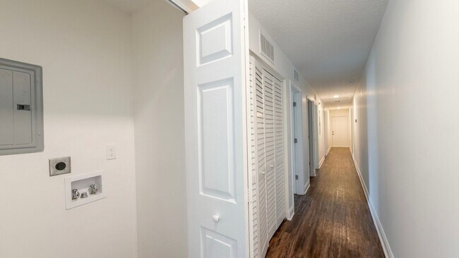 Foto del edificio - 1756 Lane Ave S