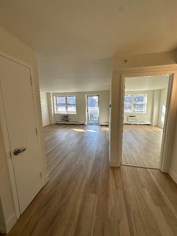 Building Photo - 2-21 Beach 80th St