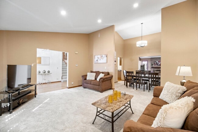 Building Photo - 121 S Windham Ln